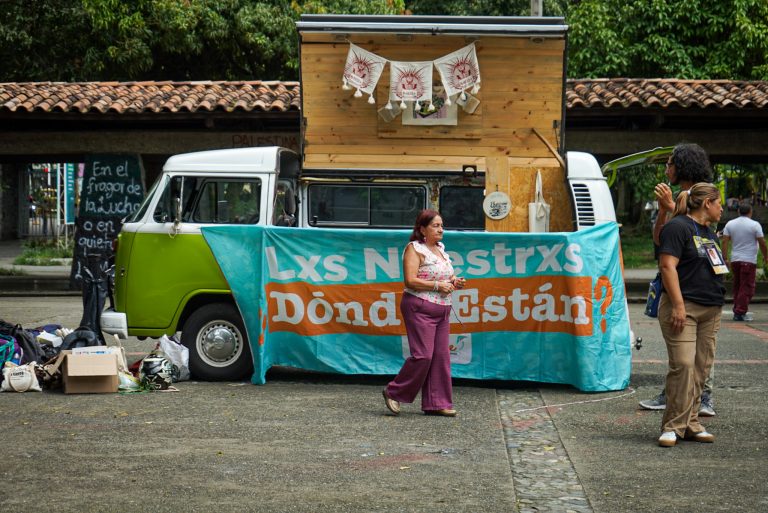 Víctimas en Antioquia pidieron #JusticiaParaLas6402 en la UdeA